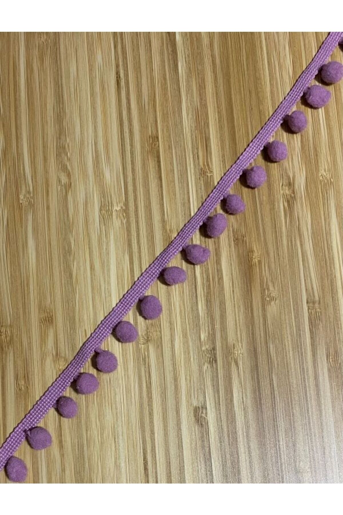 Sıralı Şerit Ponpon. Ponpon:1,3cm. Şerit:7mm. Gülkurusu. 1,75 Metre