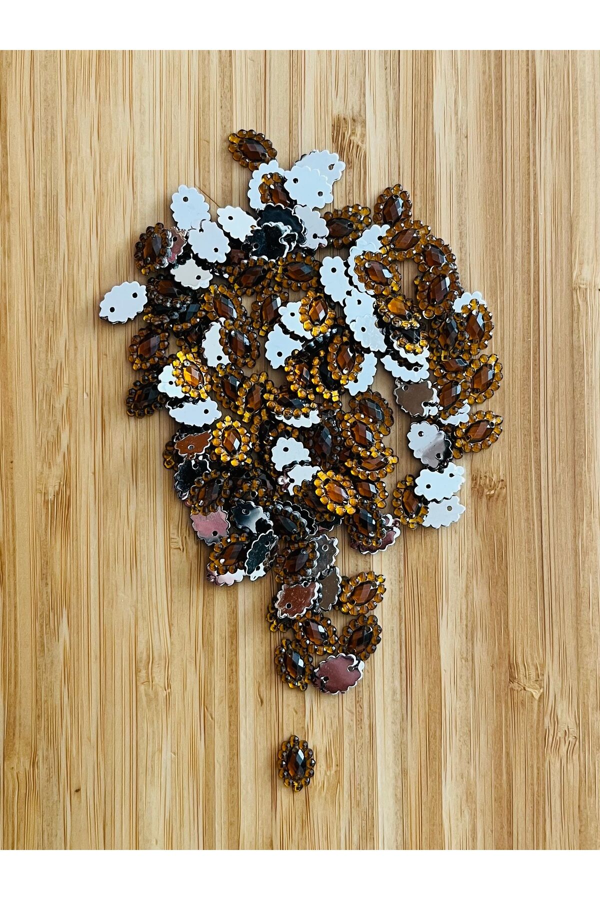 Oya, Havlu, Çeyizlik, Abiye Taş Görünümlü Kayık Plastik pul. 25gr. Tahmini 265 ad. Ebat: 8x12mm.