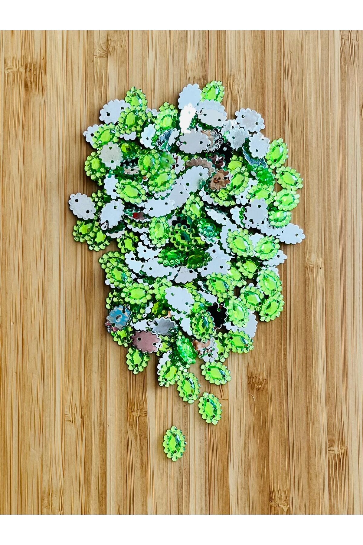 Oya, Havlu, Çeyizlik, Abiye Taş Görünümlü Kayık Plastik pul. 25gr. Tahmini 265 ad. Ebat: 8x12mm.