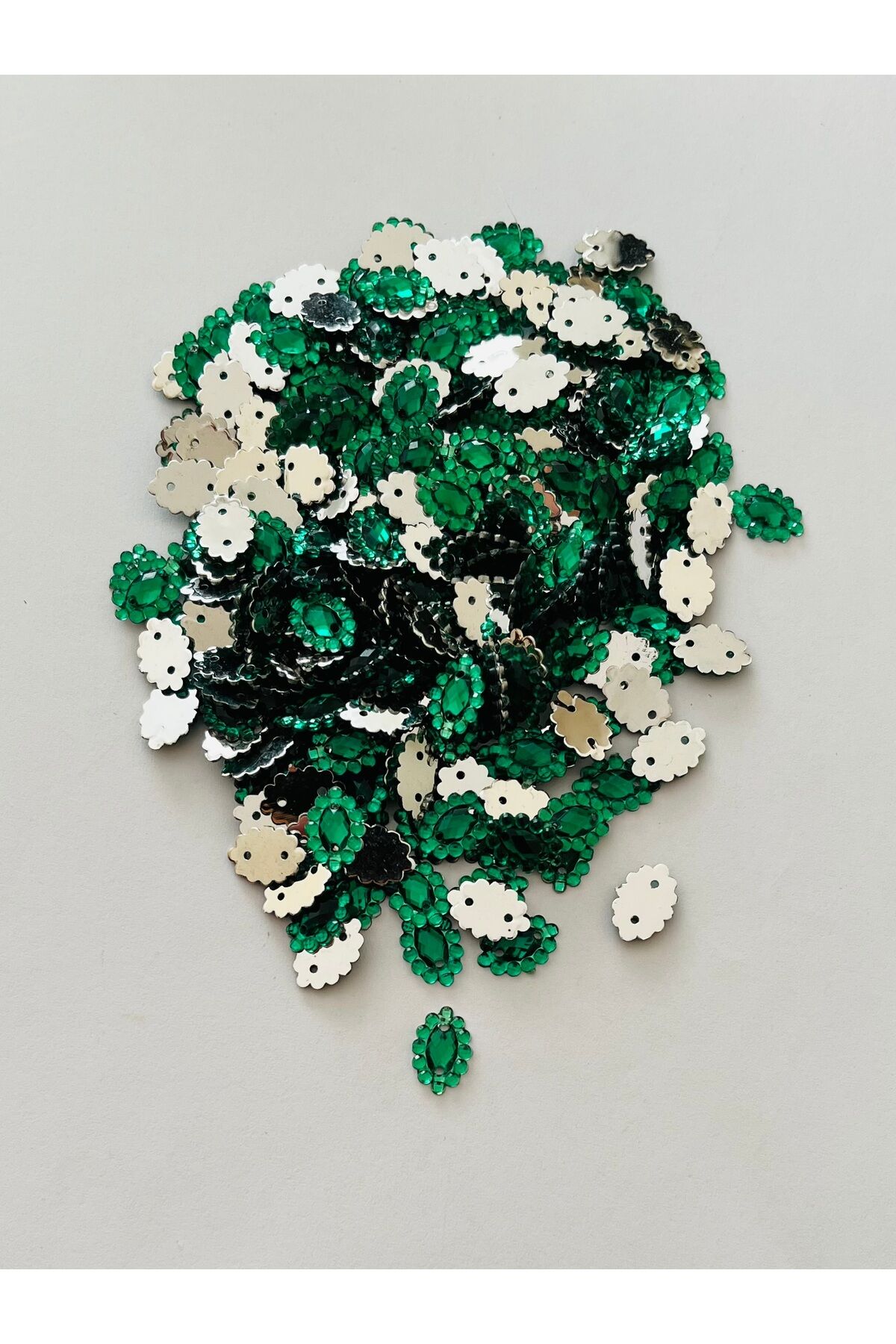 Oya, Havlu, Çeyizlik, Abiye Taş Görünümlü Kayık Plastik pul. 25gr. Tahmini 265 ad. Ebat: 8x12mm.