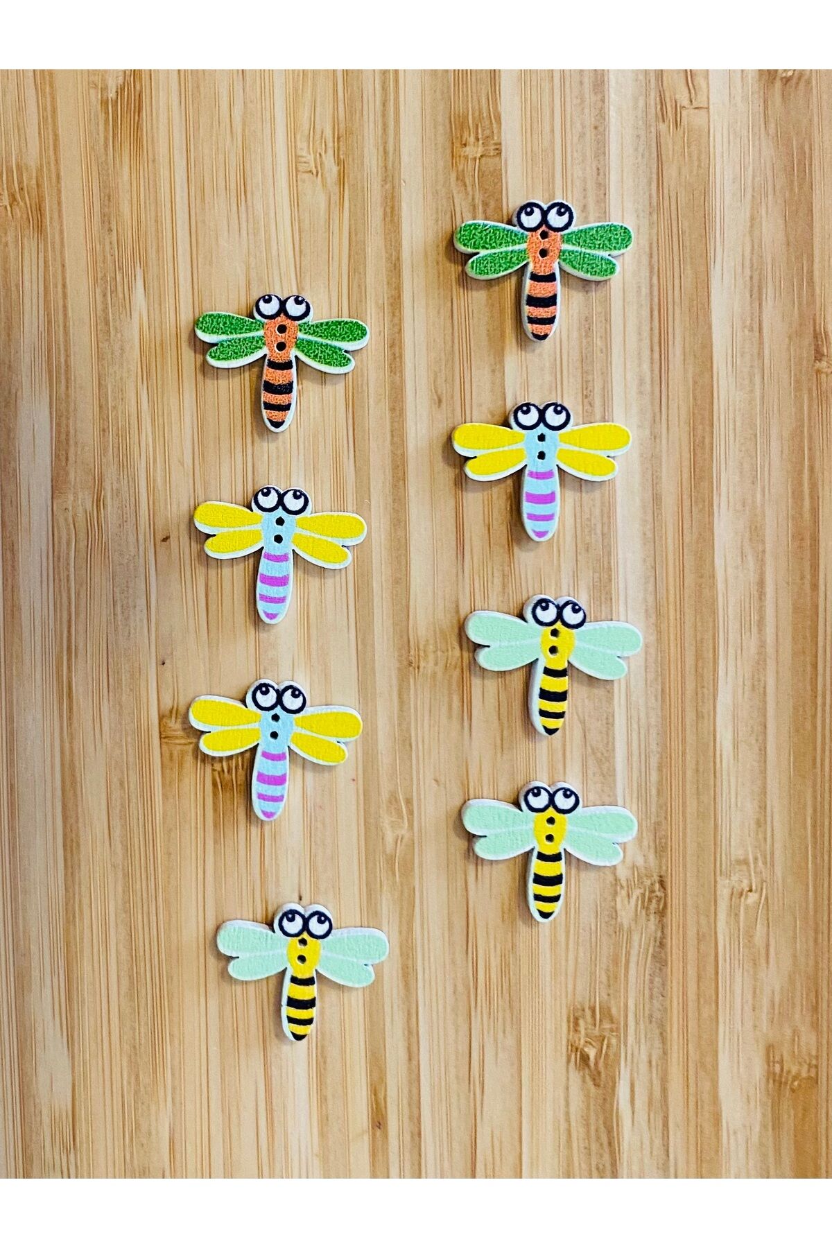 Dekoratif Boyalı Arı Şekilli Dikmeli Süs Aksesuar Ahşap Düğme 19 x 25 mm.  8'li Paket. Mix. V4.