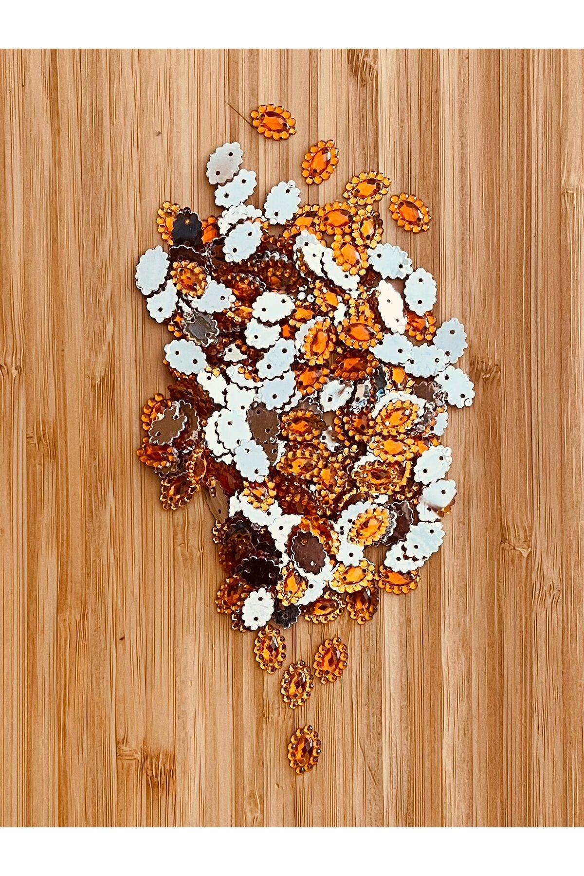 Oya, Havlu, Çeyizlik, Abiye Taş Görünümlü Kayık Plastik pul. 25gr. Tahmini 265 ad. Ebat: 8x12mm.