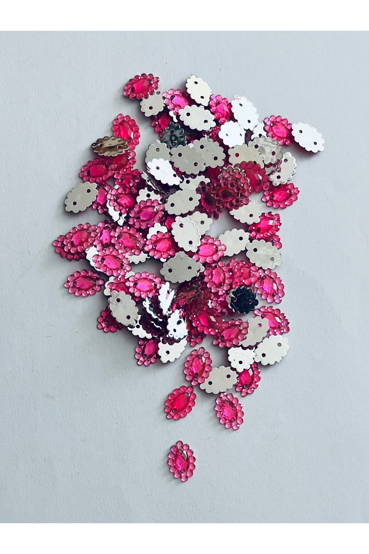 Oya, Havlu, Çeyizlik, Abiye Taş Görünümlü Kayık Plastik pul. 25gr. Tahmini 265 ad. Ebat: 8x12mm.