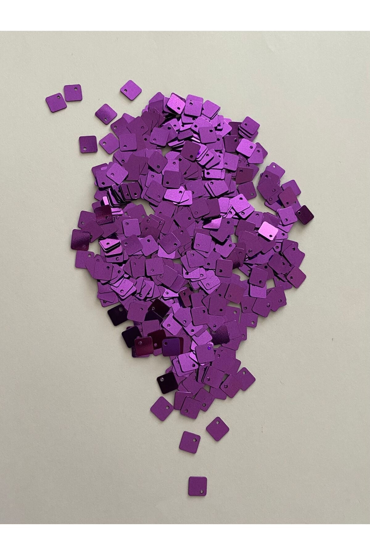 Oya, Havlu, Halay Mendili Yan Delikli Kare El Işleme Pul. Mor 8mm. 20gr Tahmini 680 Adet.