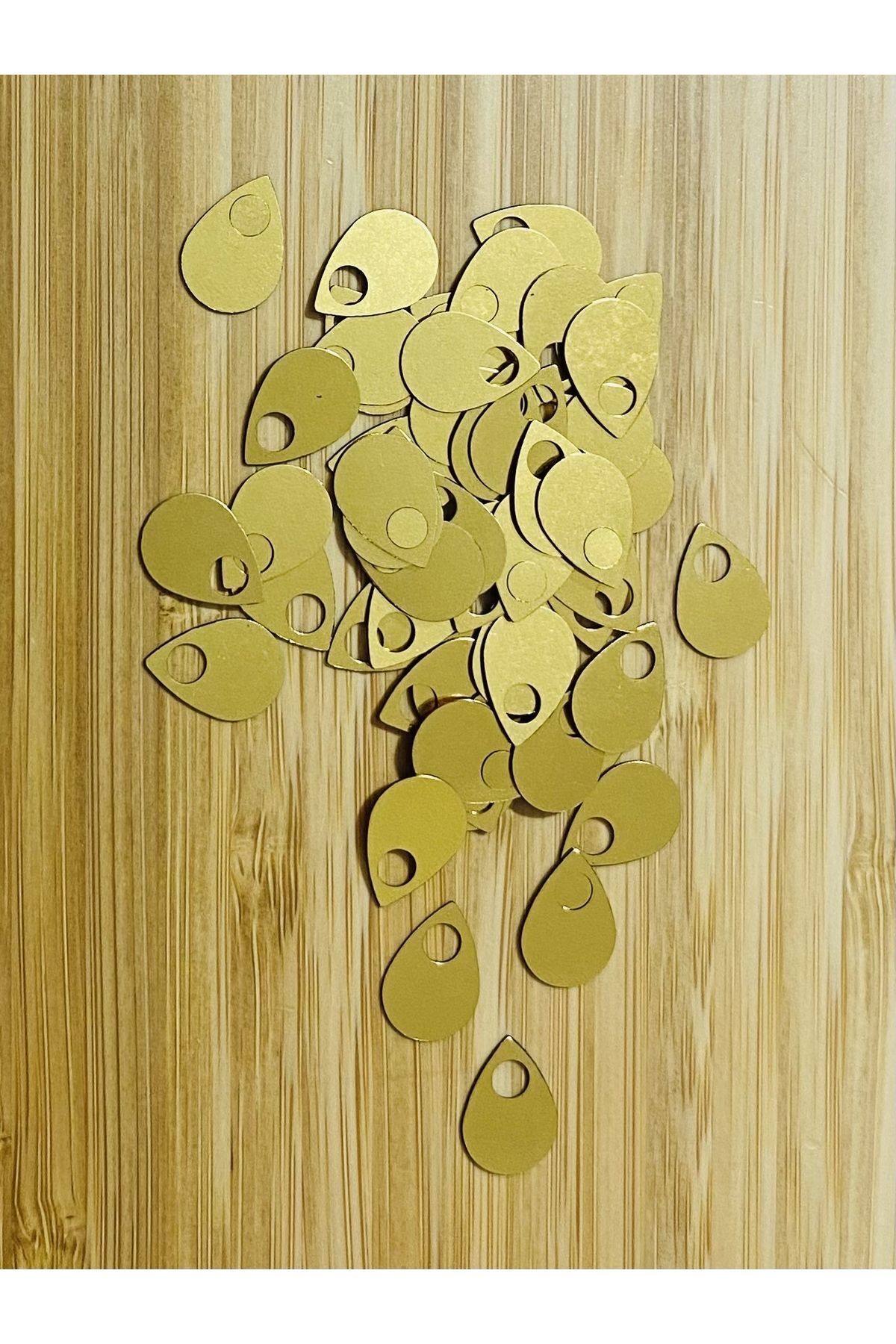 Kaplama akrilik plastik damla el işleme pul. 20 gram.