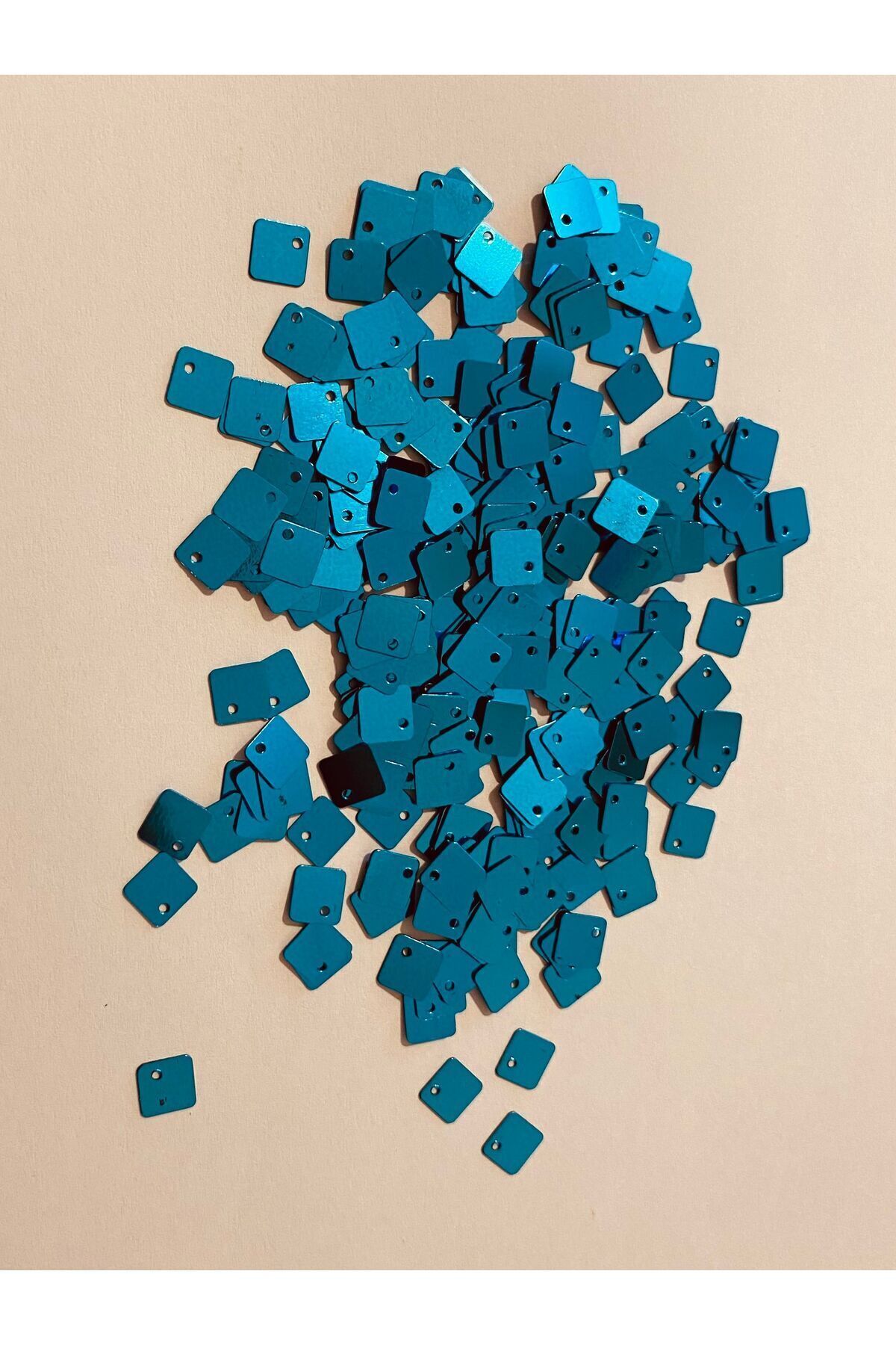 Oya,havlu, Halay Mendili Yan Delikli Kare El Işleme Pul. Turkuvaz. 8mm 20 Gr. Tahmini 680 Adet.