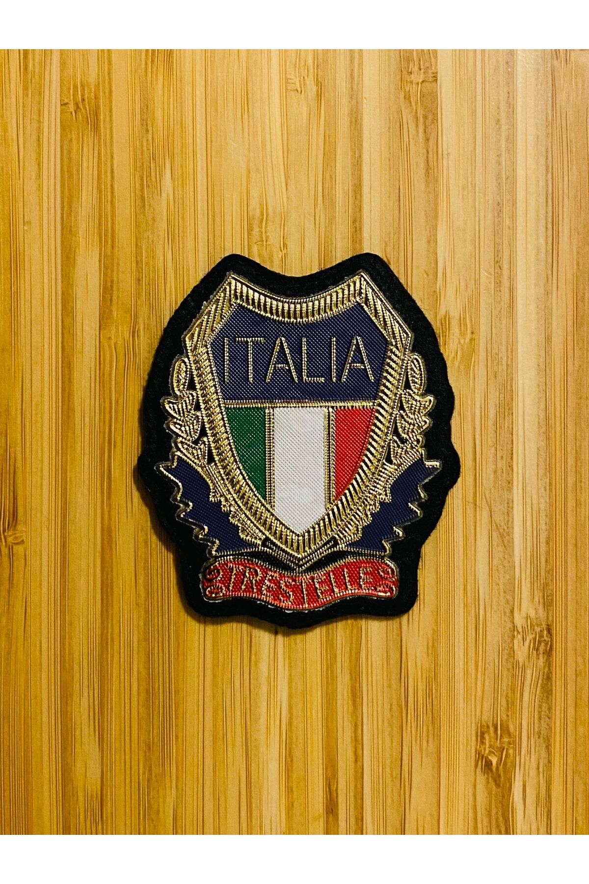 Arma Kabarık Sarı varaklı. 6x7cm. Siyah.