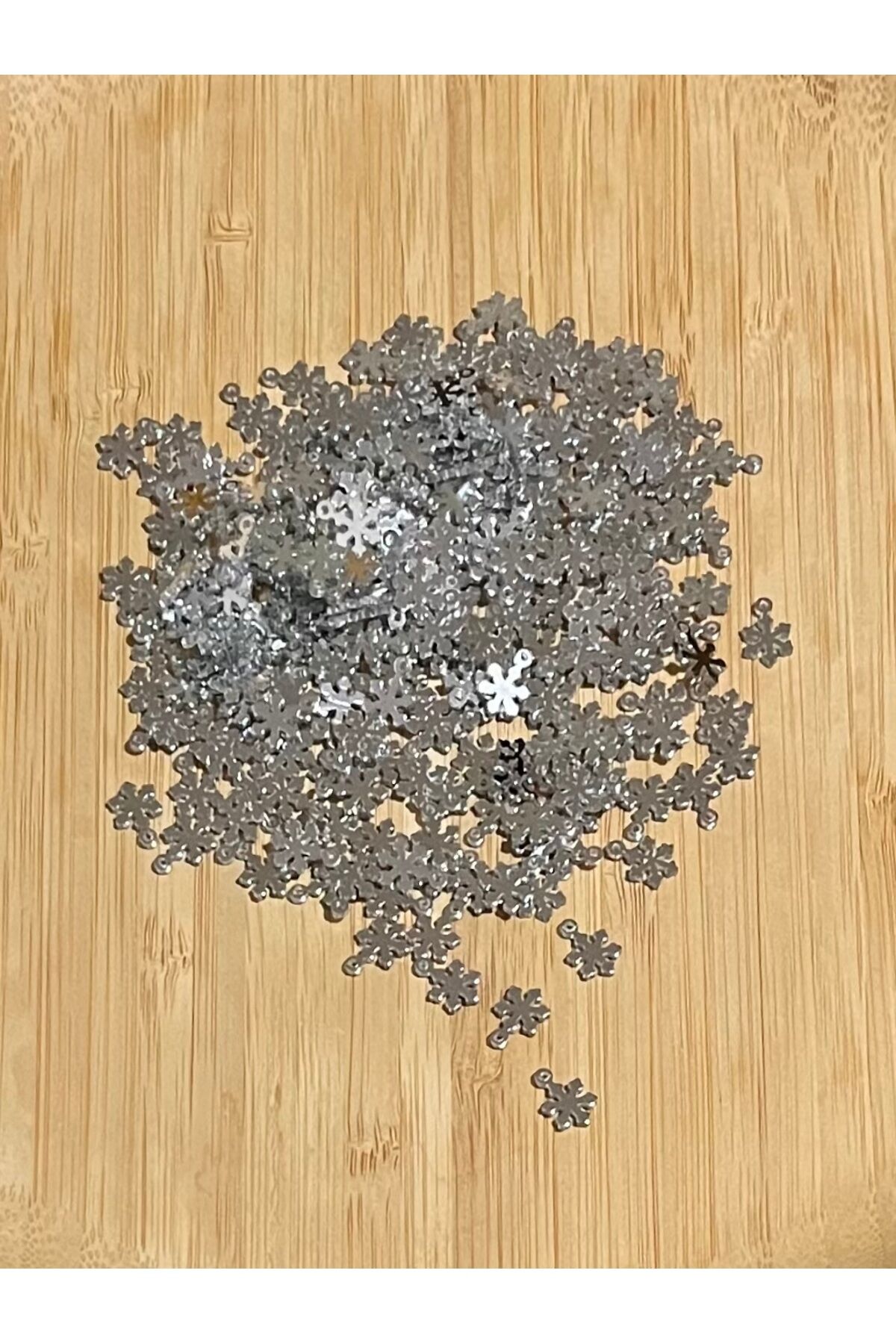 Kar Tanesi Pleksi Oya Ve Işleme Pulu. 15gr. Tahmini Olarak 230-240 Adet Civarı.