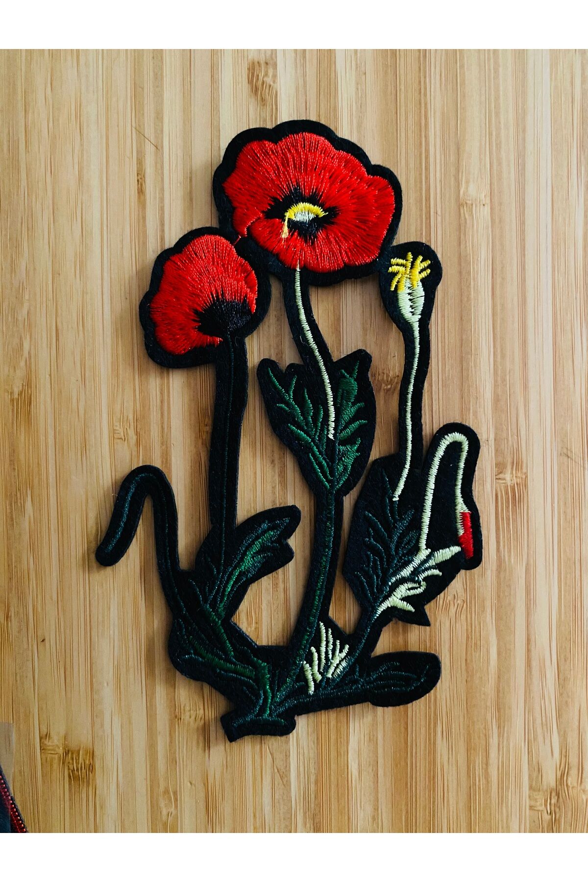 Arma Yapıştırmalı ve dikmeli Çift Gül. 9.5x15cm. Siyah/Kırmızı. 1 adet.