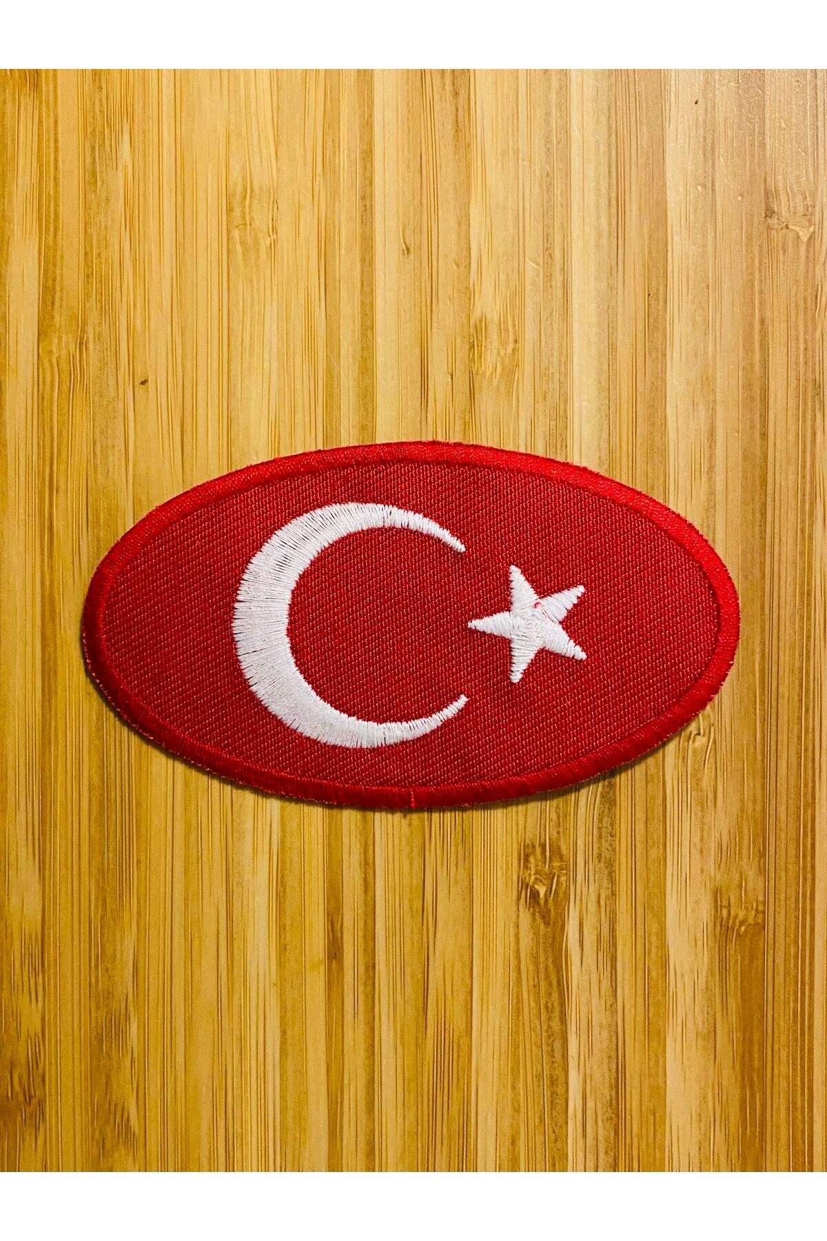 Arma Yapıştırmalı ve dikmeli Oval Bayrak 5.5x9.8cm. Kırmızı/Beyaz. 1 adet.