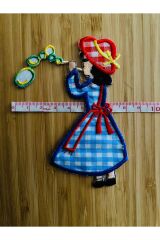 Arma Yapıştırmalı ve dikmeli Su baloncuğu üfleyen kız. 8.5x11cm.1 adet Renk: Mavi.