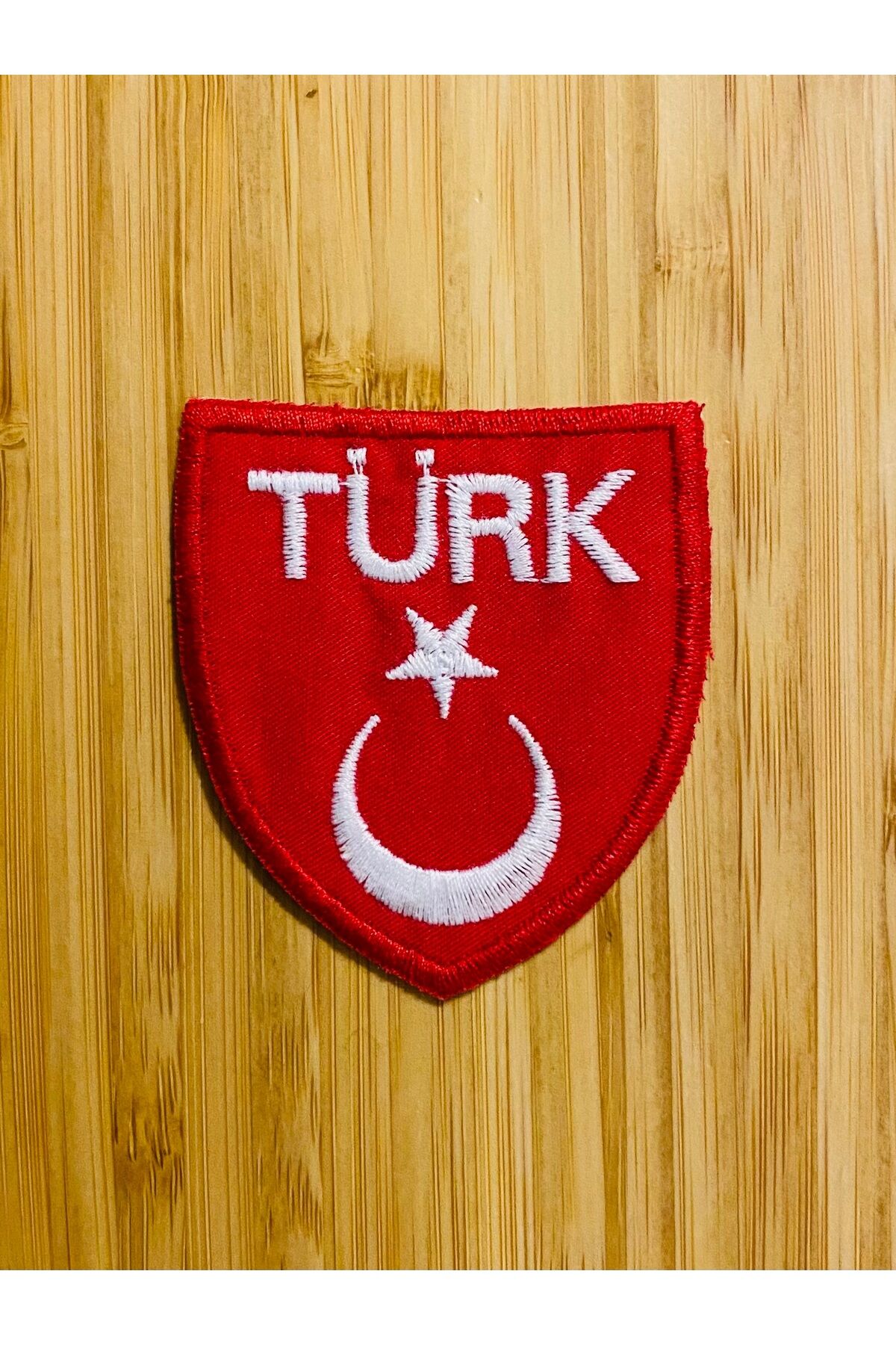 Arma Yapıştırmalı ve dikmeli TÜRK Bayrak 5.5x6cm. Kırmızı/Beyaz. 1 adet.