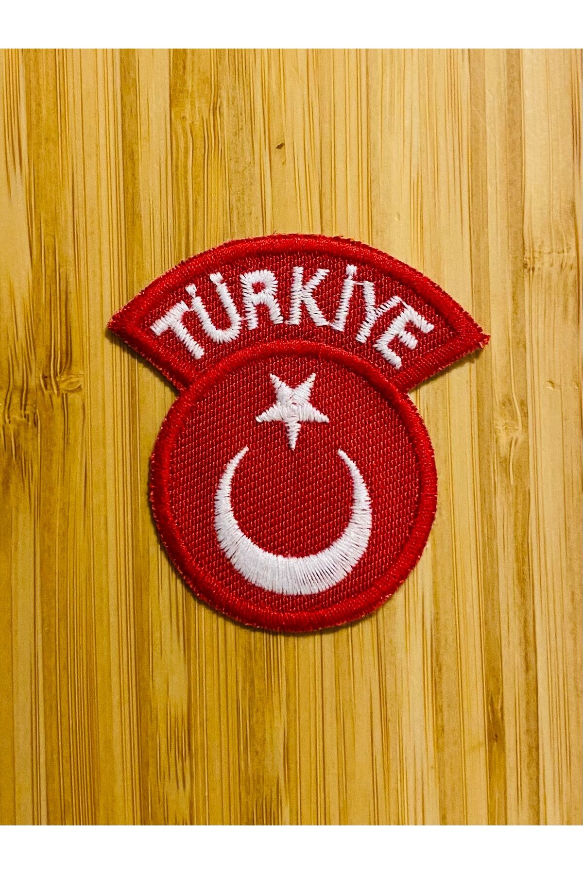 Arma Yapıştırmalı ve dikmeli TÜRKİYE Bayrak  5.5x6cm. Kırmızı/Beyaz. 1 adet.