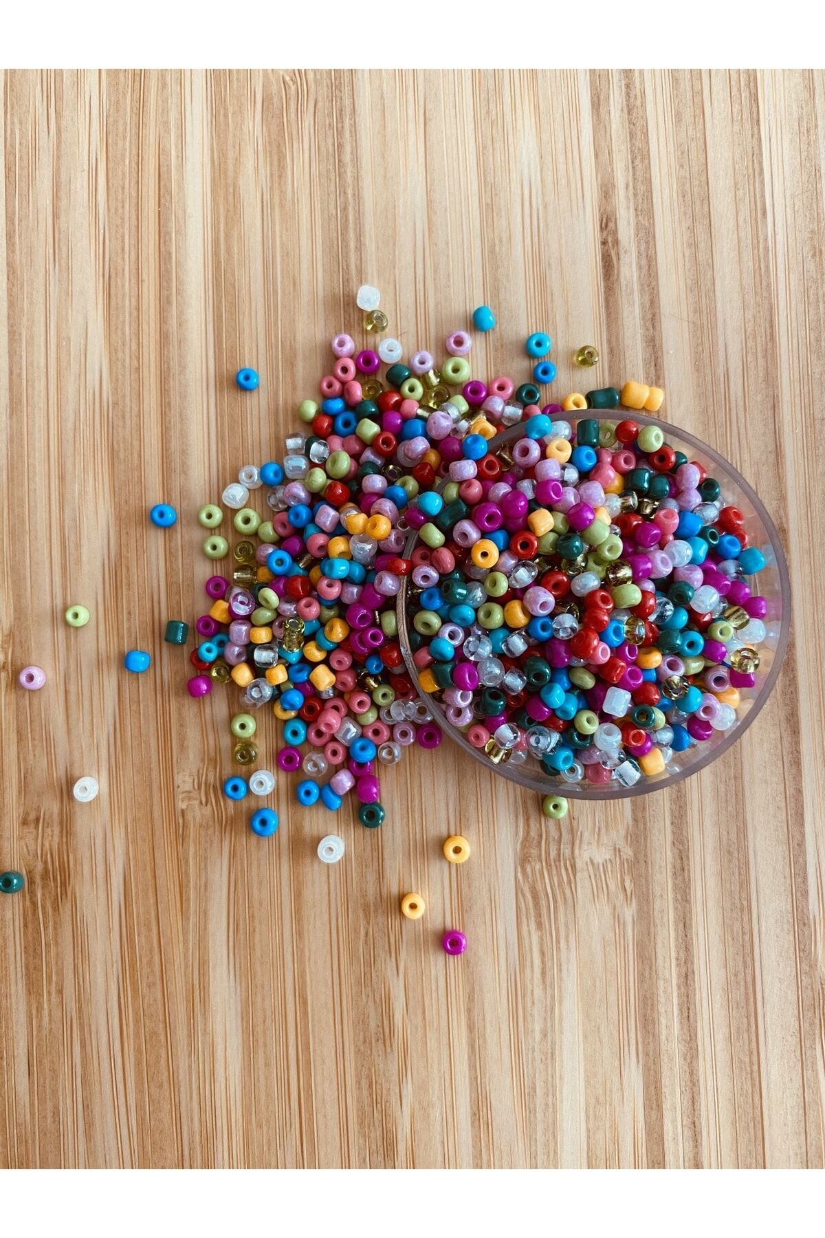 Karışık Renk Kum Boncuk No:3 Takribi 38-40 Gram.