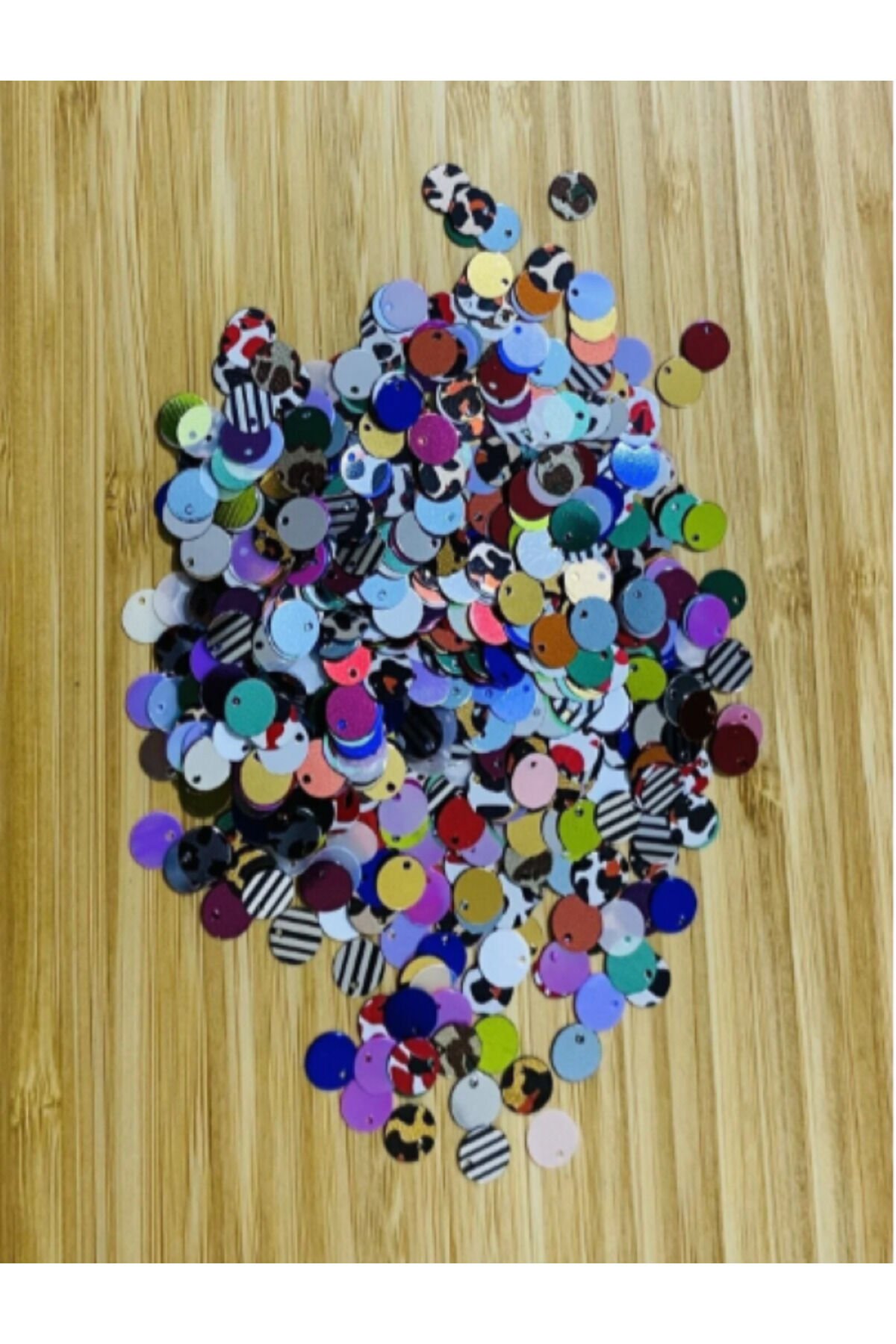 Karışık Renkli Yan Delikli Oya, Abiye, Havlu Ve Çeyizlik Plastik Pul. 8mm. 20gr. Tahmini 700 ad.