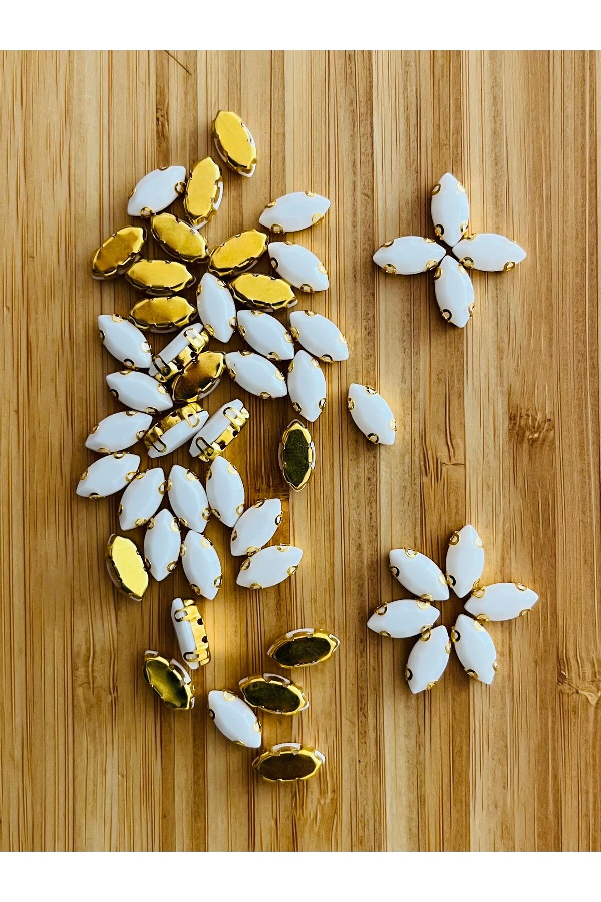 Arpa şekilli Kasalı Beyoğlu Taşı Dikme Akrilik Boncuk. 6x12mm. 50 Adet.