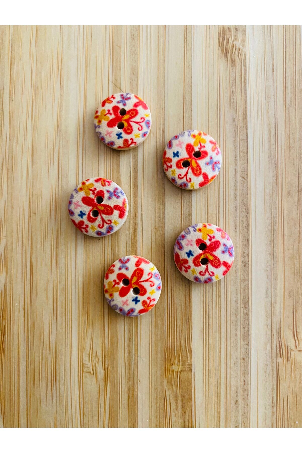 Papatya Desen Boyama Doğal Ahşap Düğme 15 mm.  5'li Paket. Papatya.