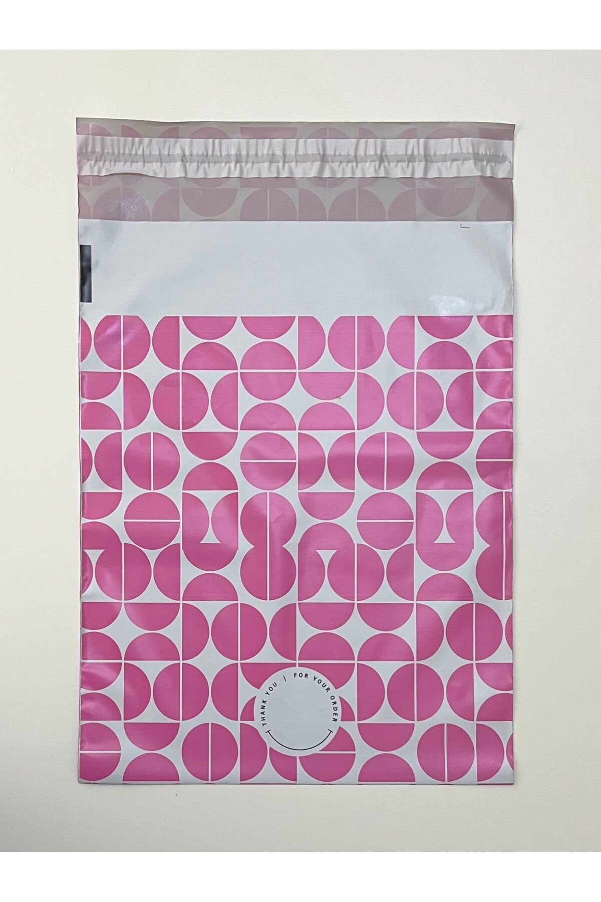 Desenli bantlı kargo ve hediye poşeti. 24 x 30+5 cm. 50 adet. Renk: Pembe.