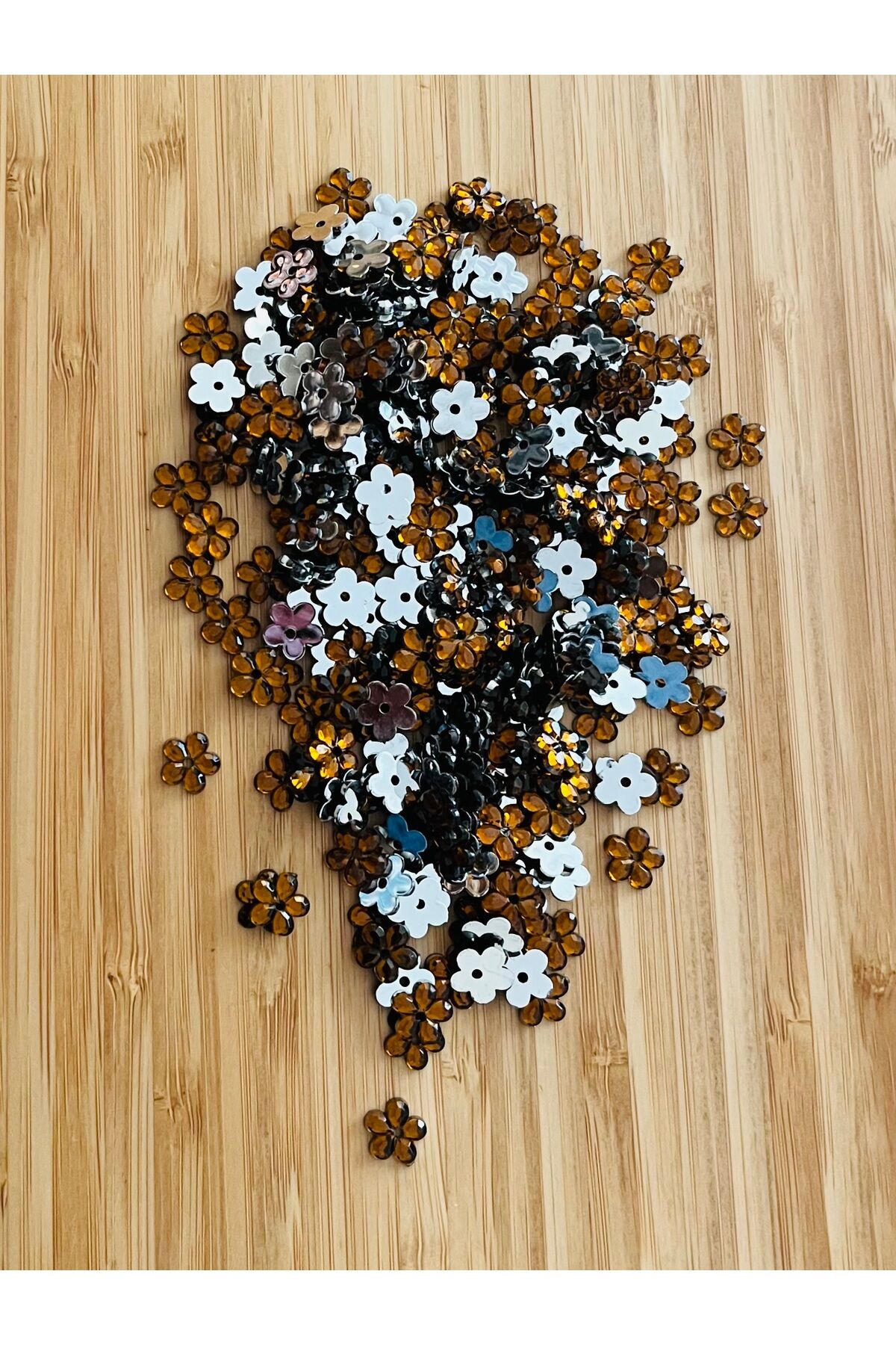 Papatya Işleme Pul. Paket Içi Tahmini 230 Adet. Renk: Açık Kiremit.