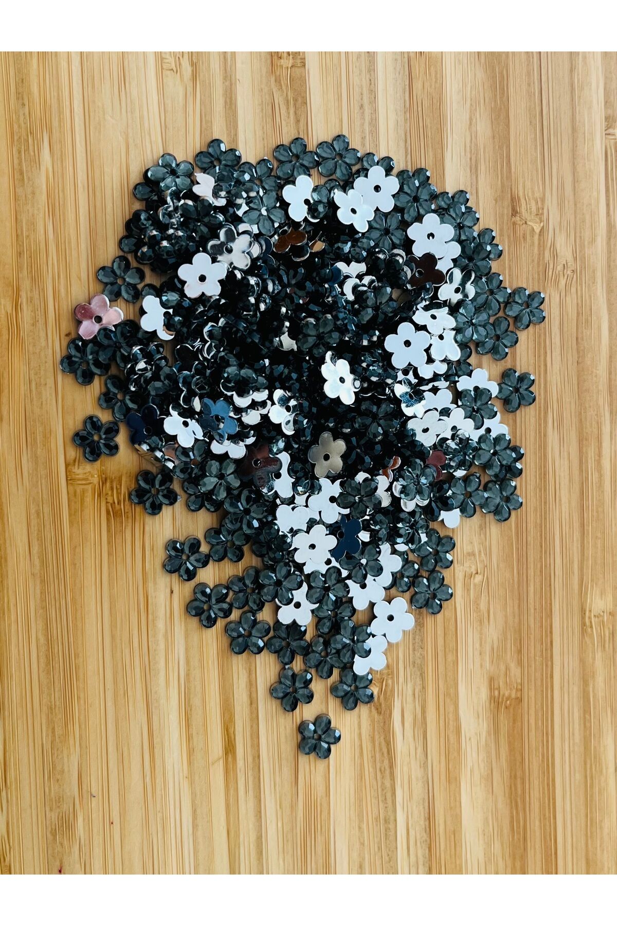 Papatya Işleme Pul. Paket Içi Tahmini 230 Adet. Renk: Antrasit.