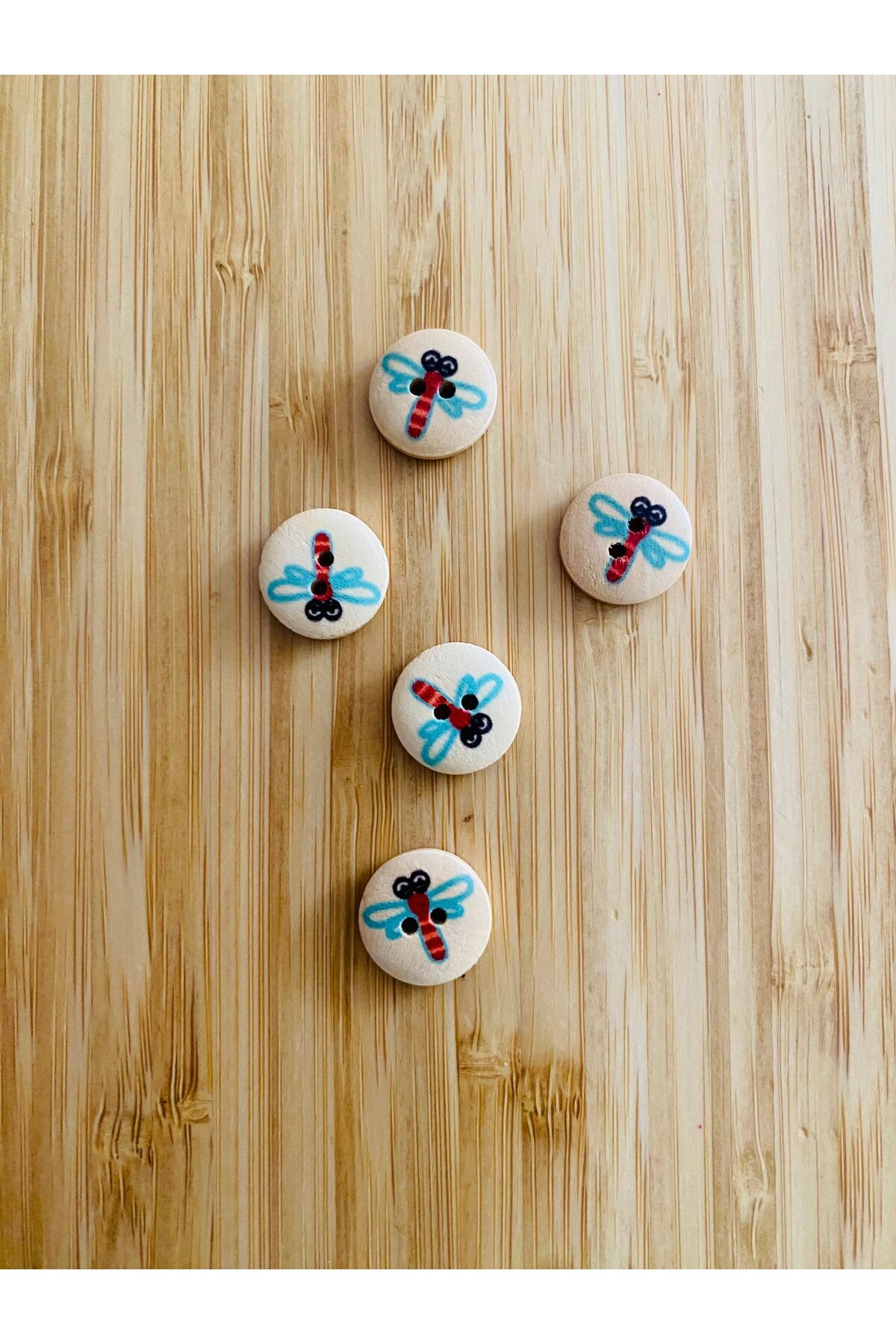 Desenli Natürel Ahşap Düğme 15mm.  5'li Paket. Arı.