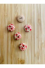 Desenli Natürel Ahşap Düğme 15mm.  5'li Paket. Çilek