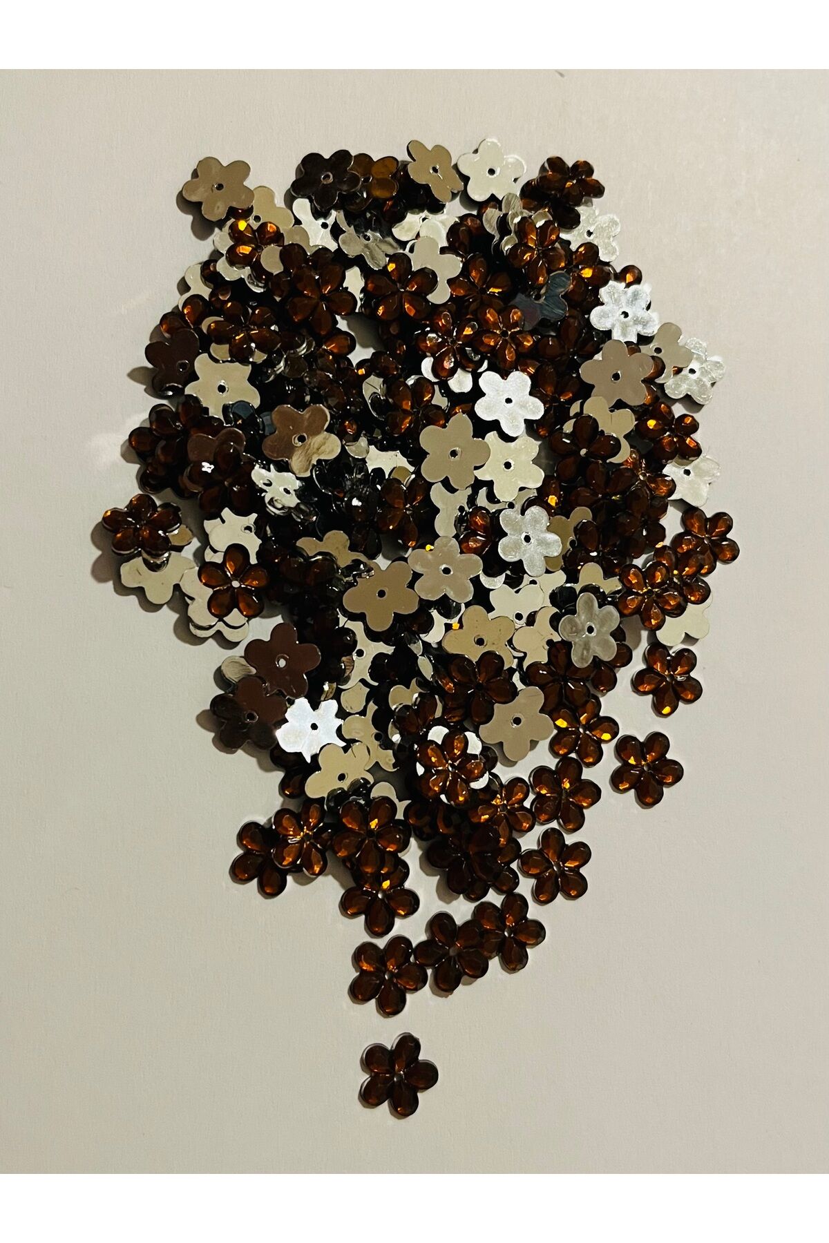 Papatya Işleme Pul. Paket Içi Tahmini 230 Adet. Renk: Koyu Kiremit.