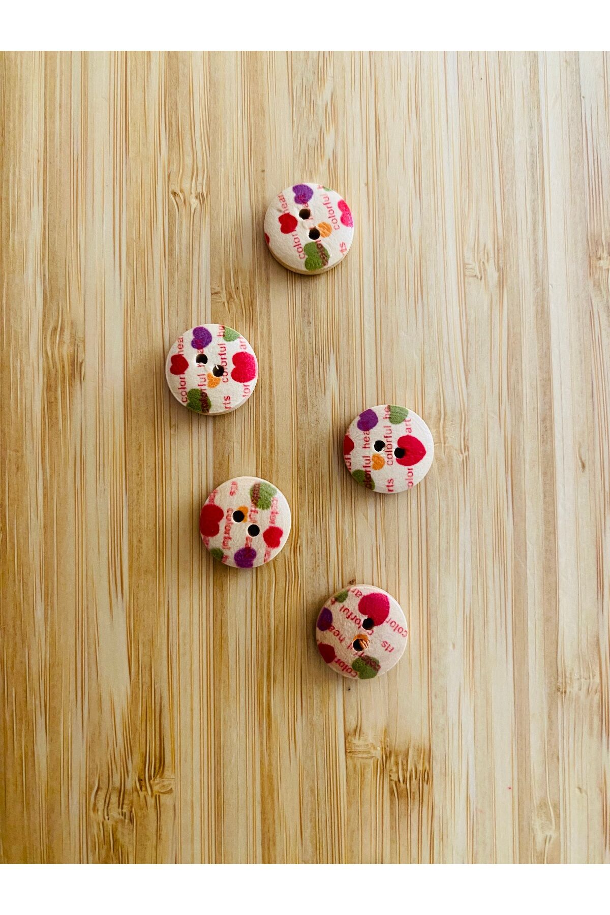 Desenli Natürel Ahşap Düğme 15mm.  5'li Paket. Kalp.