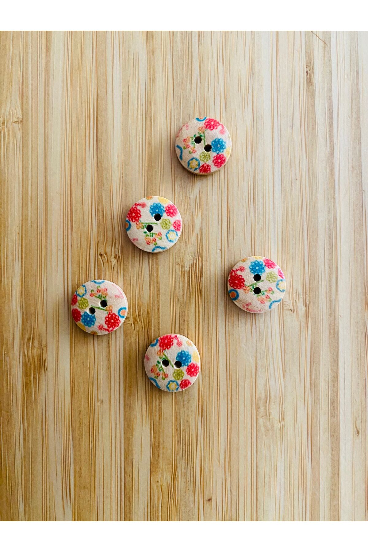 Desenli Natürel Ahşap Düğme 15mm.  5'li Paket. Papatya.