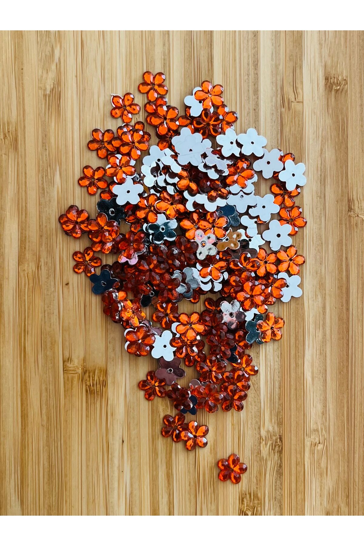 Papatya Işleme Pul. Paket Içi Tahmini 230 Adet. Renk: Turunç.