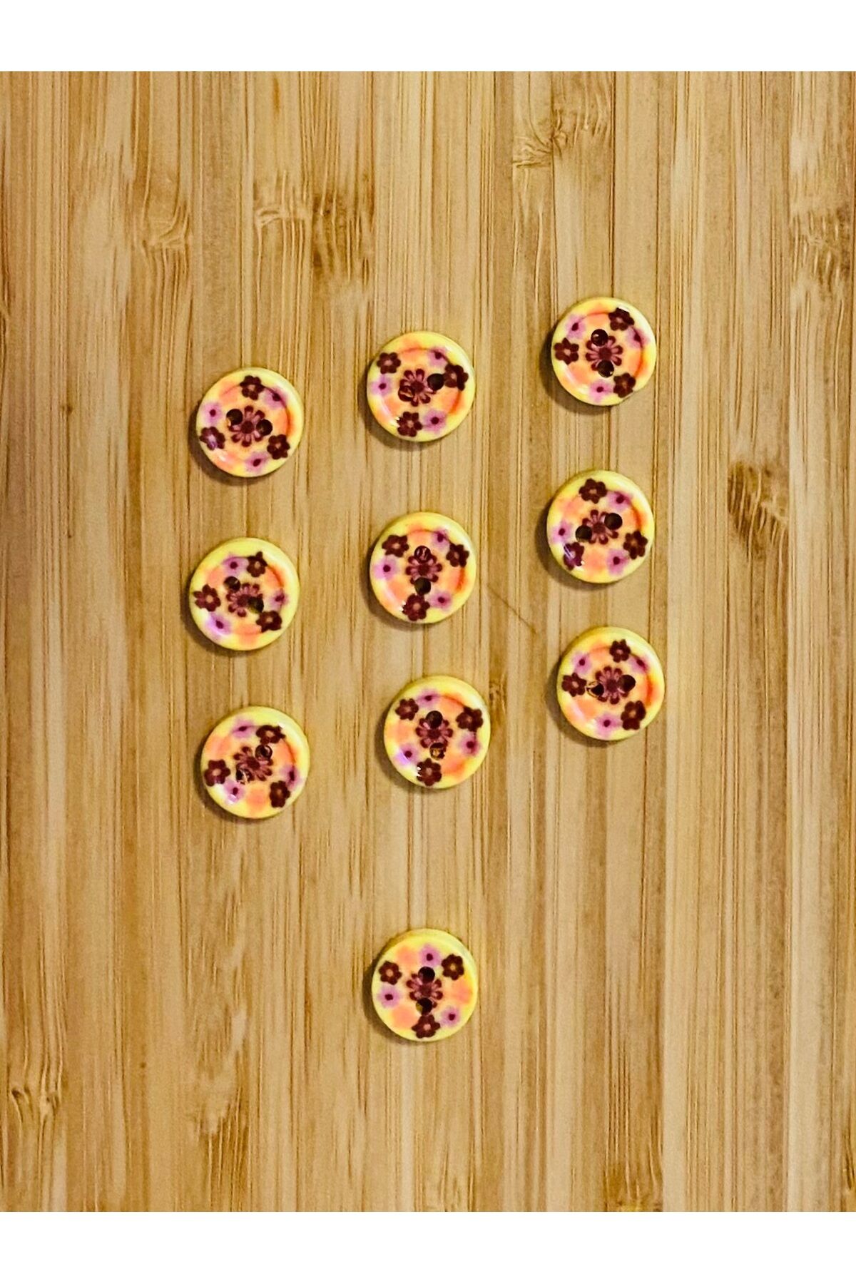Desenli Yumuşak Düğme 13 mm 10'lu pkt. Renk: Sarı.