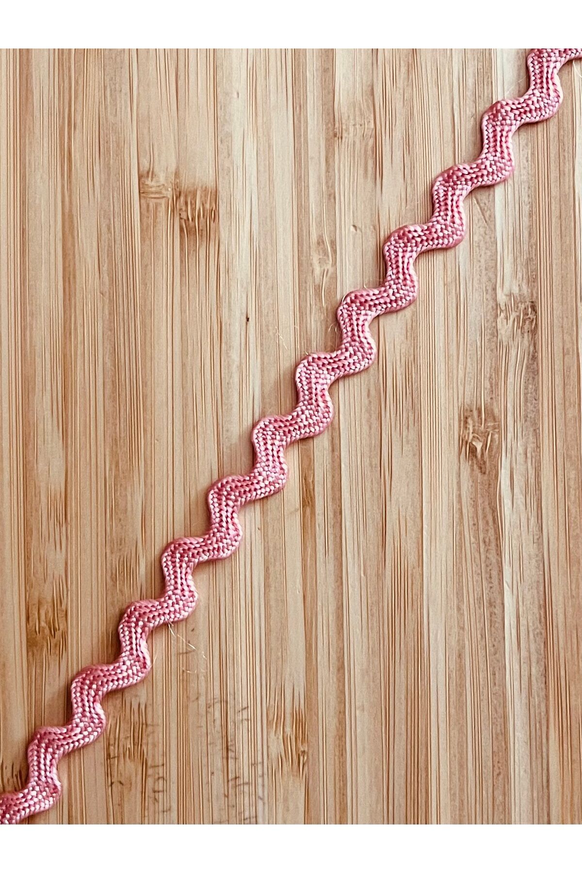 Su Taşı, Dekoratif Şerit. 1cm x 10.8 + 5.5 metre. Toplam: 16.3 metre. Pudra Tonu.