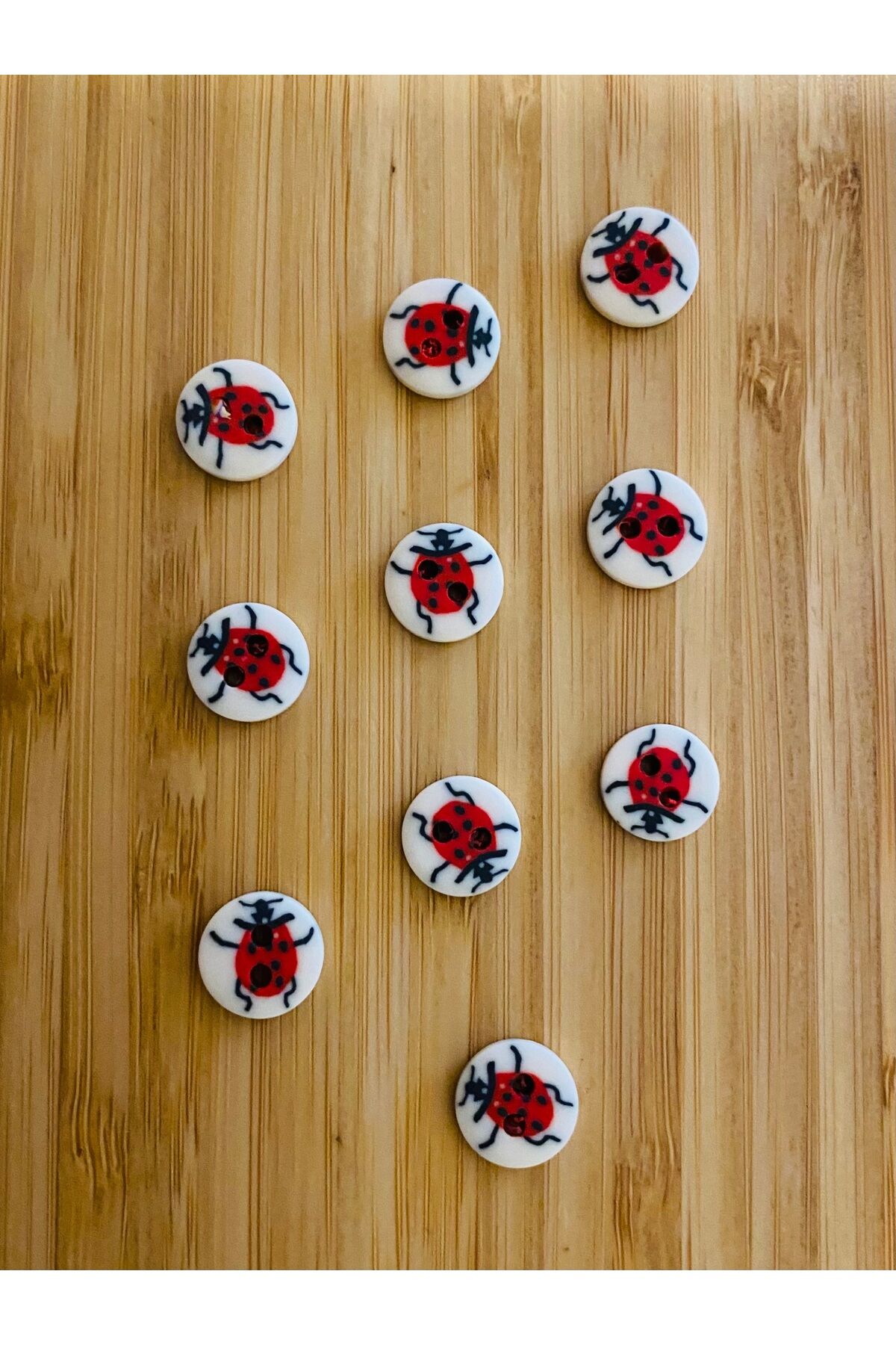 Desenli Yumuşak Düğme 13 mm 10'lu pkt. Uğur Böceği.