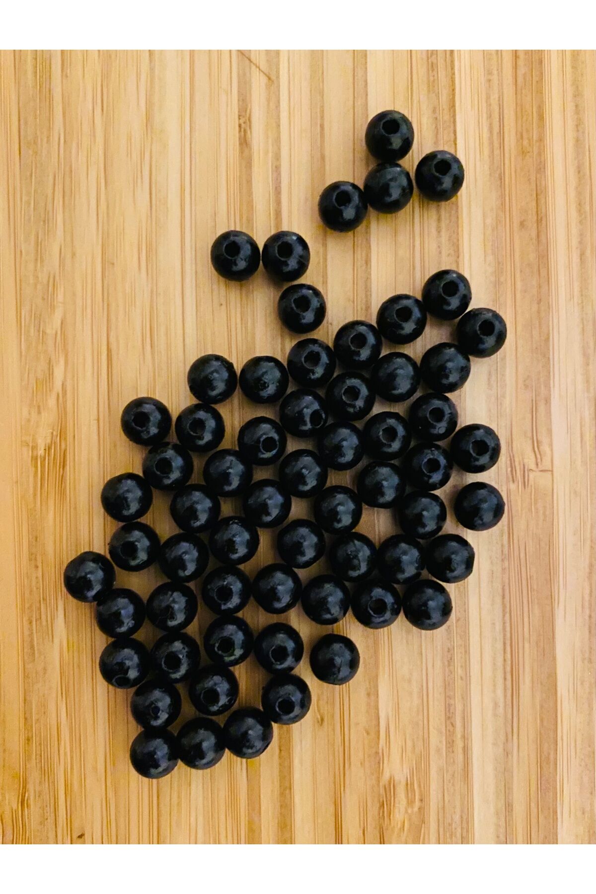 Kiraz Plastik Boncuk 8 mm. 20gr. Tahmini 65 ad. Siyah.