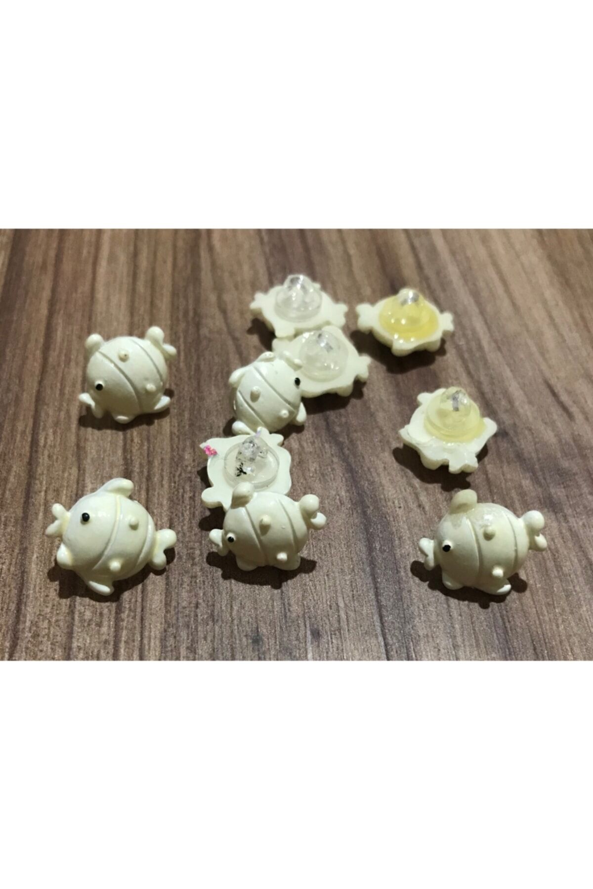 Bebe Balık Düğme 10 Adet. Renk: Krem.