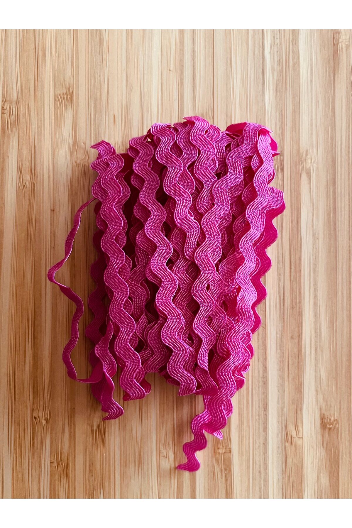 Su Taşı, Dekoratif Şerit. 1cm x 8 metre 20 santimetre. Fuşya.