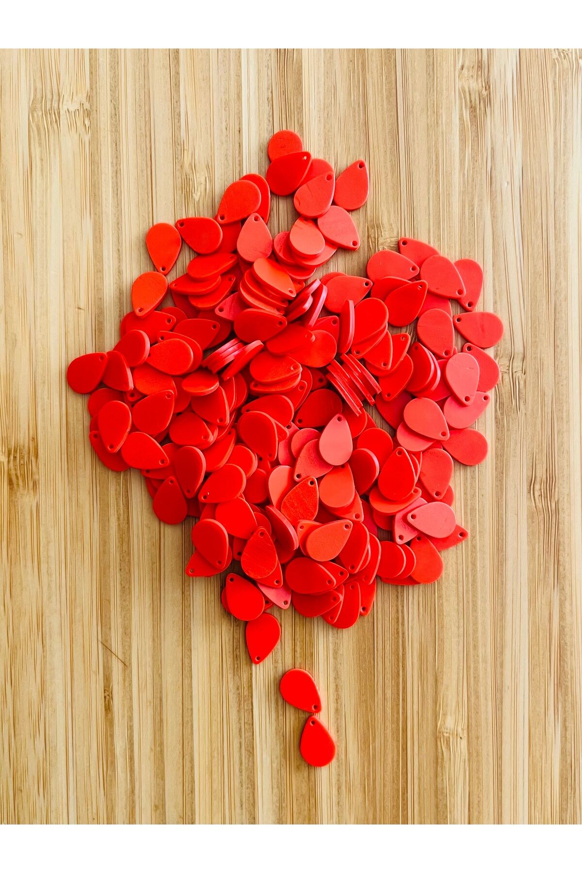 Patik Yazma Abiye Çanta Cüzdan Işleme Damla Pul. Fimo Hamur 25gr Tahmini 190x200adet 8x12mm No;21.