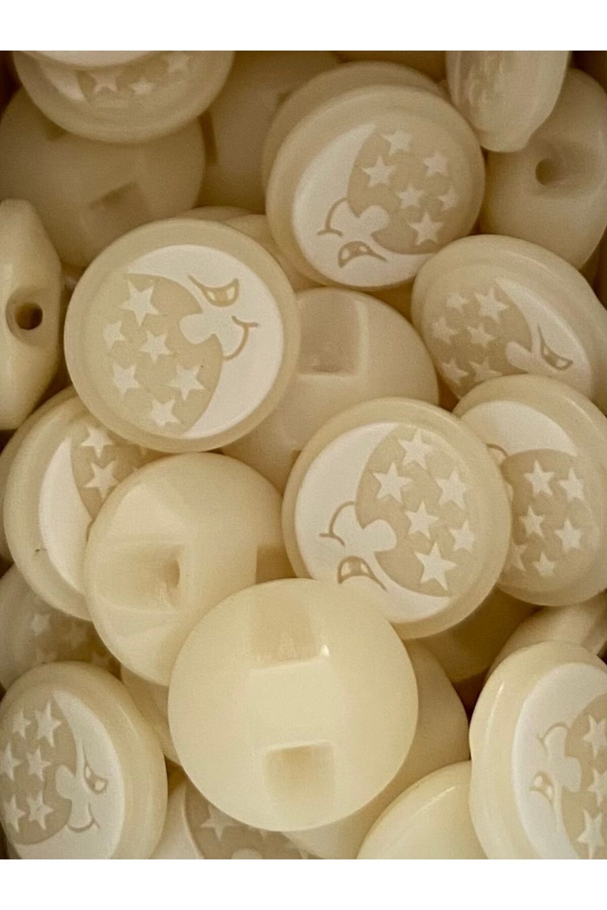 Bebe Hırka, Yelek ve Amigurumi Aydede Desen Düğme. 15mm. 5'li Pkt. Renk: Krem/Beyaz.