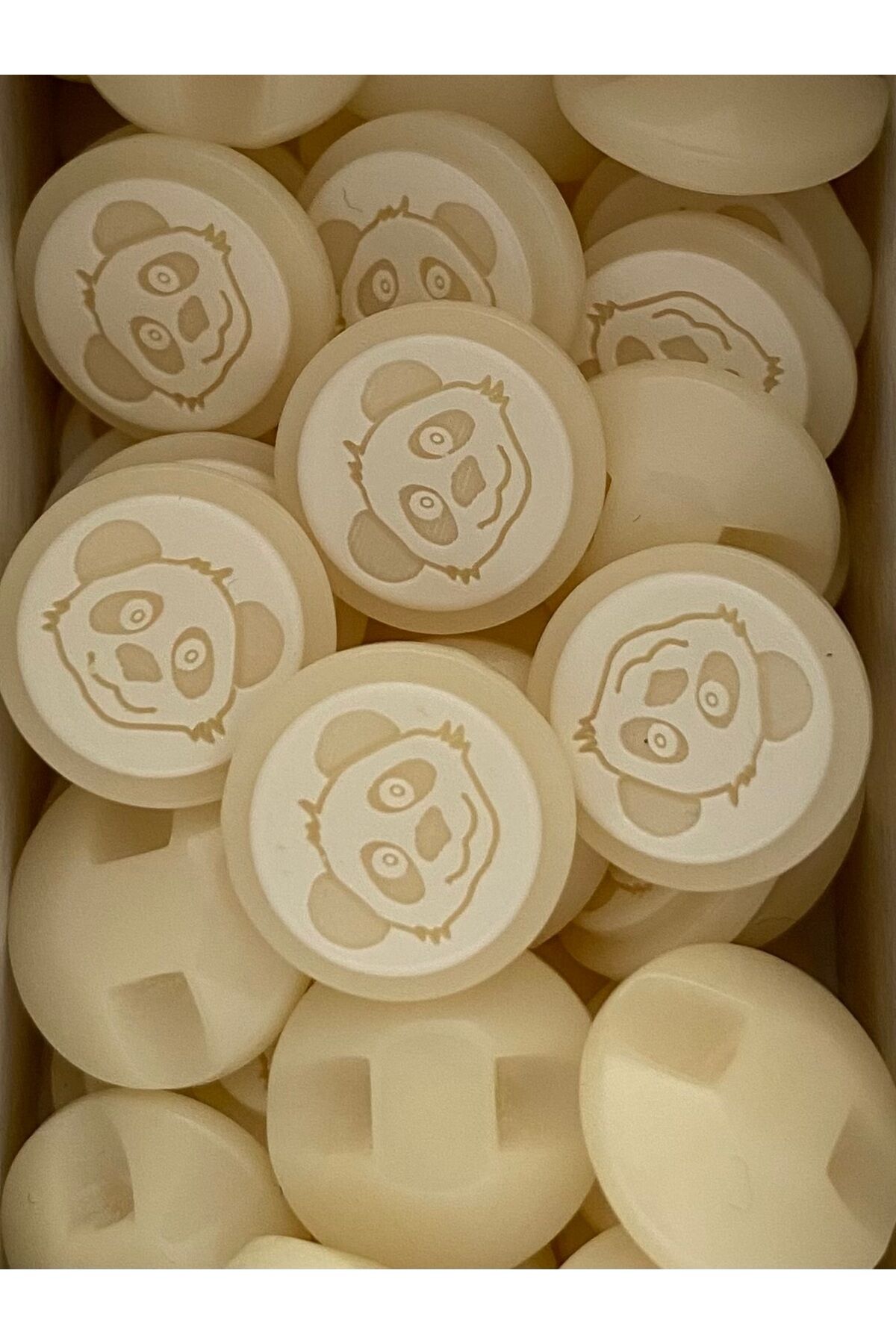 Bebe Hırka, Yelek ve Amigurumi Ayıcık Desen Düğme. 15mm. 5'li Pkt. Renk: Krem/Beyaz.