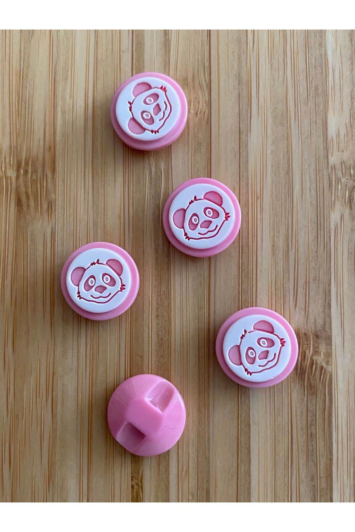 Bebe Hırka, Yelek ve Amigurumi Ayıcık Desen Düğme. 15mm. 5'li Pkt. Renk: Pembe/Beyaz.