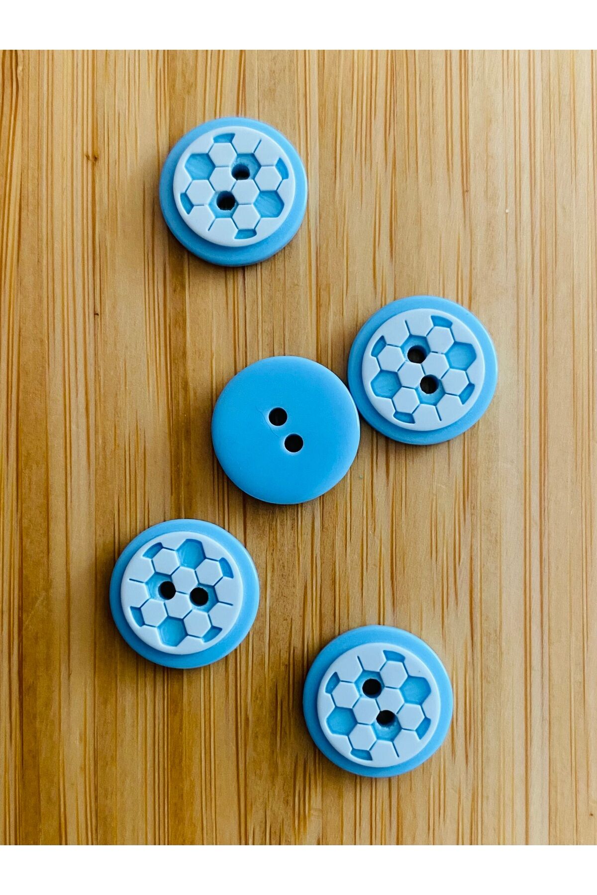 Bebe Hırka, Yelek ve Amigurumi Futbol Topu Desen Düğme. 15mm. 5'li Pkt. Renk: Mavi/Beyaz.