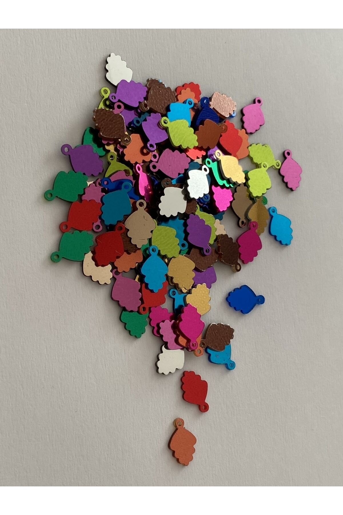 Kozalak Oya, Abiye, Halhal, Bileklik, Kolye Vb. Pleksi Metalik Kaplama Plastik El Işleme Pul. 20gr.