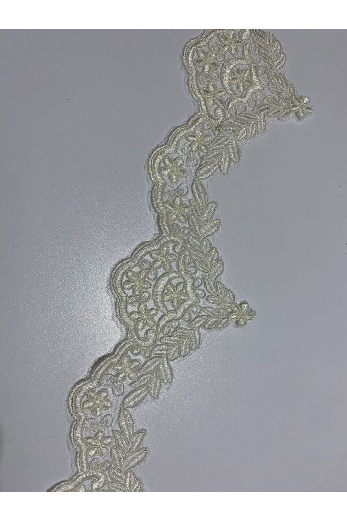 Krem Fransız Güpür. Eni: 10 Cm X 1 Metre.