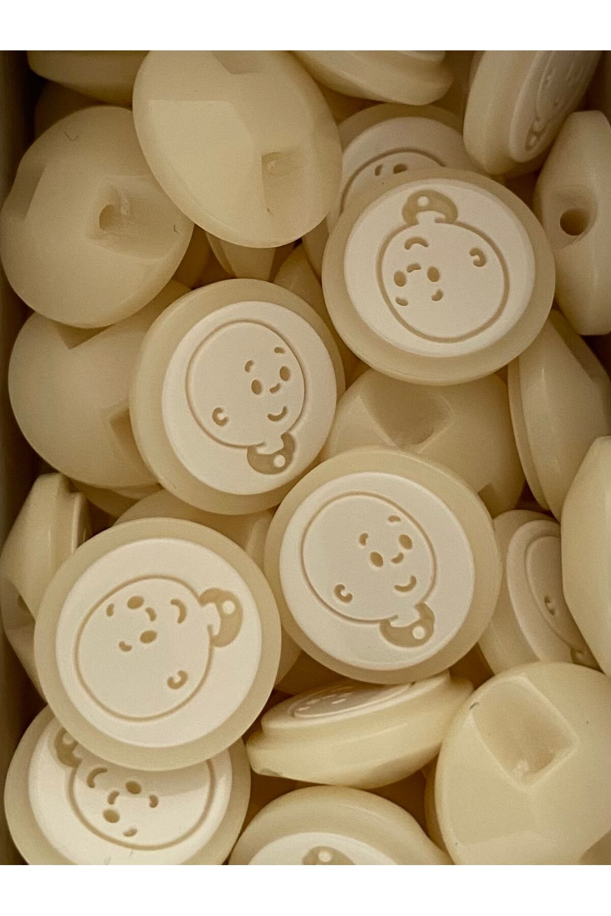 Bebe Hırka, Yelek ve Amigurumi Keloğlan Desen Düğme. 15mm. 5'li Pkt. Renk: Krem/Beyaz.