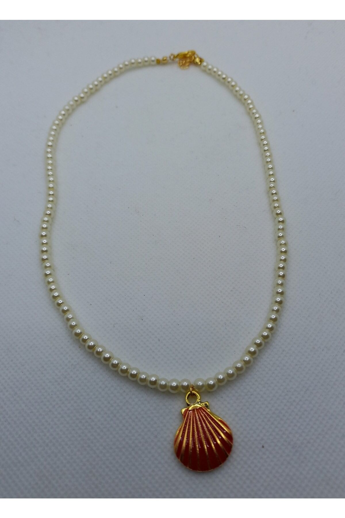 Krem Inci Kolye Kırmızı Deniz Kabugu Uçlu