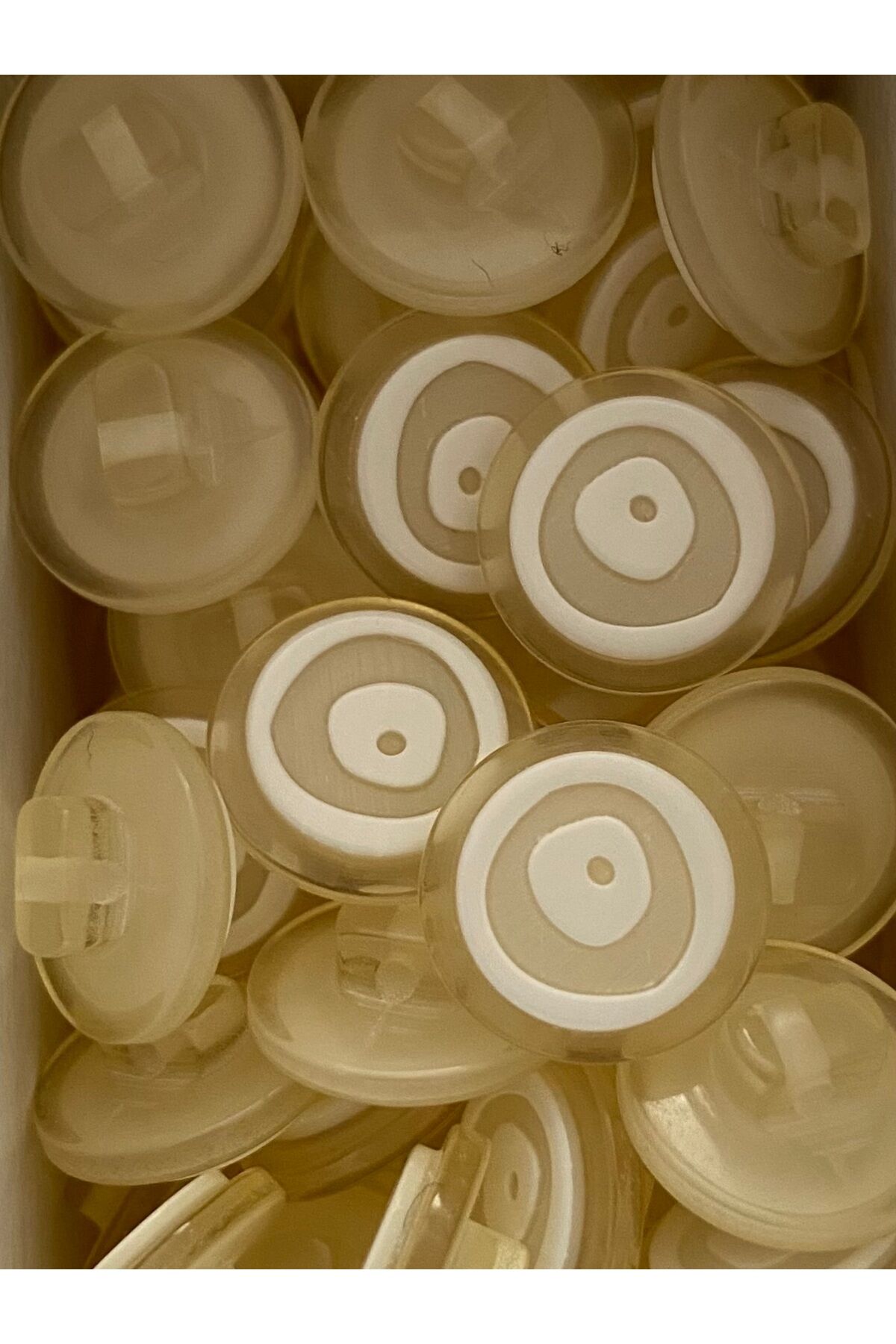 Bebe Hırka, Yelek ve Amigurumi Nazar Desen Düğme. 15mm. 5'li Pkt. Renk: Krem/Beyaz.