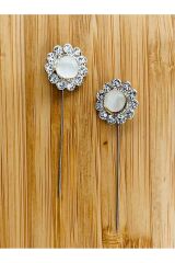 Kristal Görünümlü Akrilik Taş Eşarp Iğnesi. İğne Boyu: 32mm. Başlık Ebatı: 13mm.