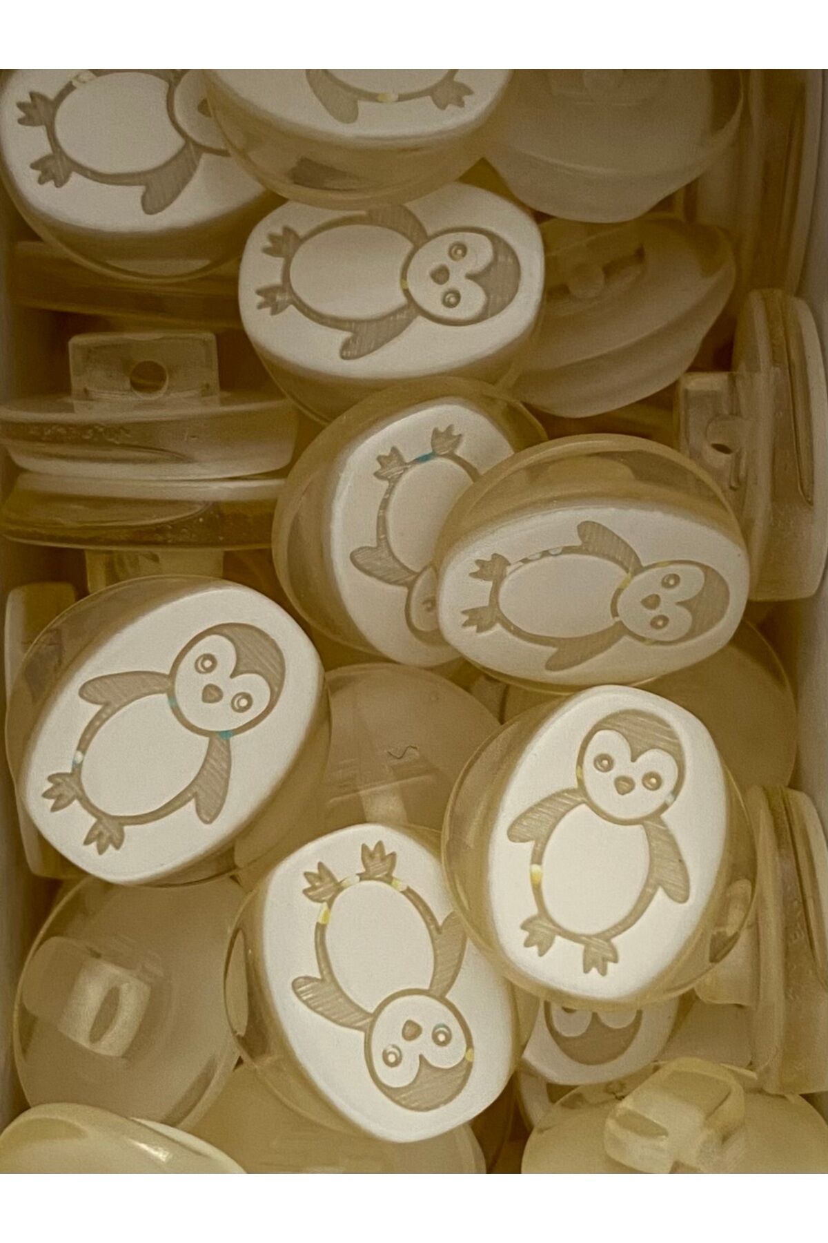 Bebe Hırka, Yelek ve Amigurumi Penguen Desen Düğme. 15mm. 5'li Pkt. Renk: Krem/Beyaz.