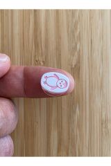 Bebe Hırka, Yelek ve Amigurumi Penguen Desen Düğme. 15mm. 5'li Pkt. Renk: Pembe/Beyaz.