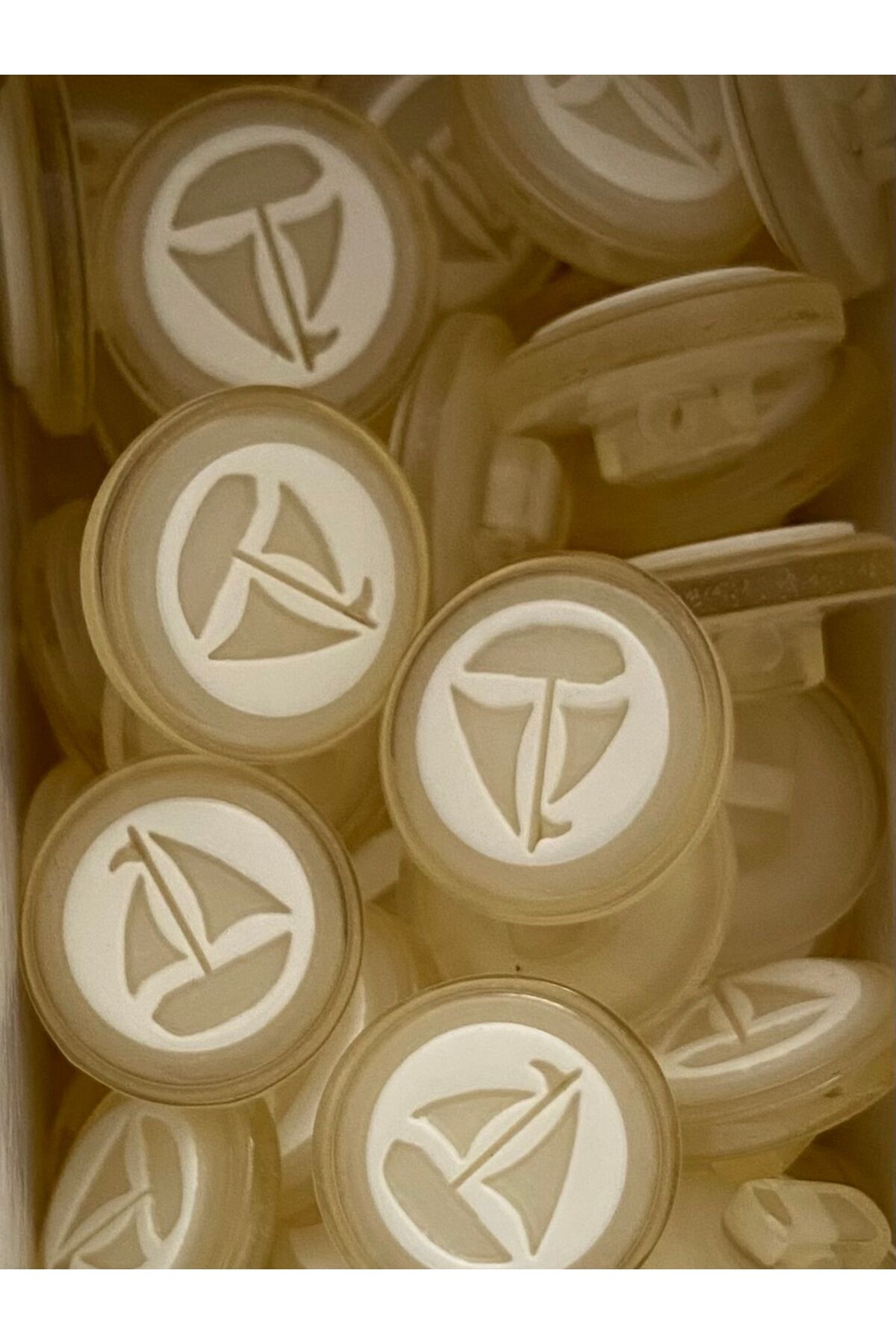 Bebe Hırka, Yelek ve Amigurumi Yelken Desen Düğme. 15mm. 5'li Pkt. Renk: Krem/Beyaz.